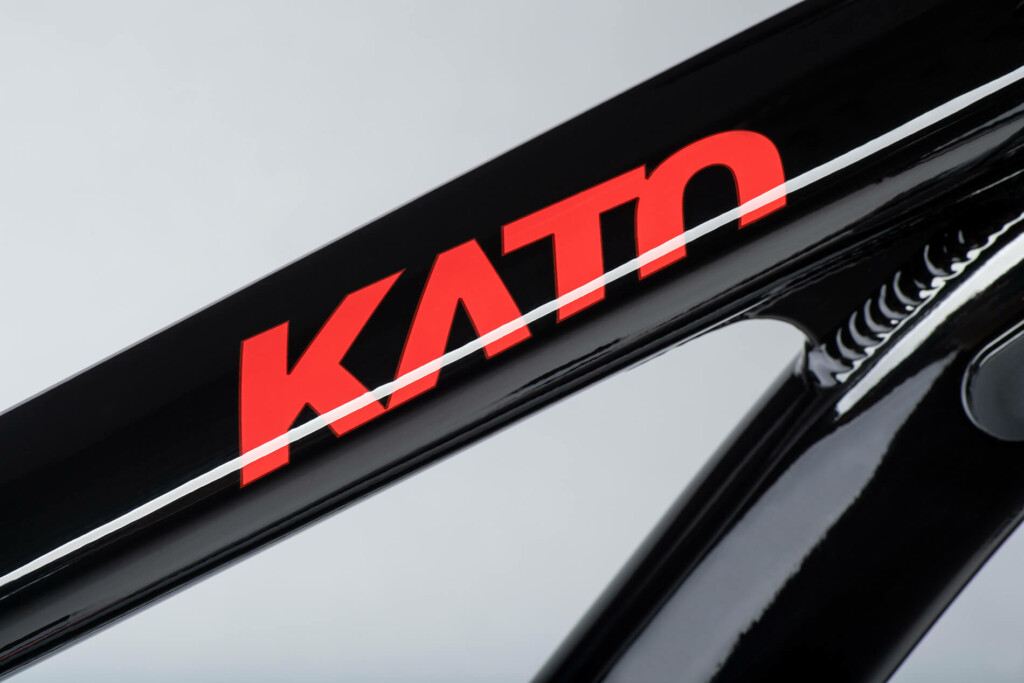 Kato Detail schwarz rot 2