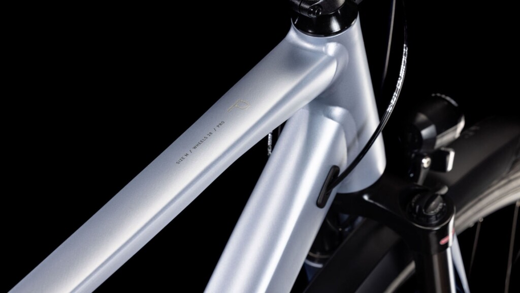CUBE KATHMANDU Pro silverblue'n'grey férfi 2025 (6)