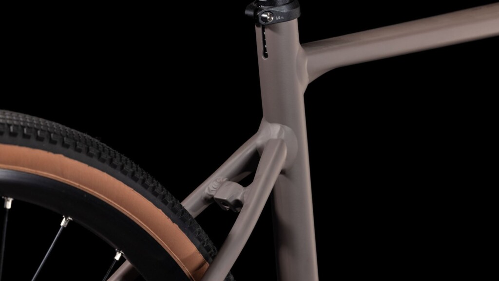 CUBE Nuroad ONE cedar'n'black 2025 (3)