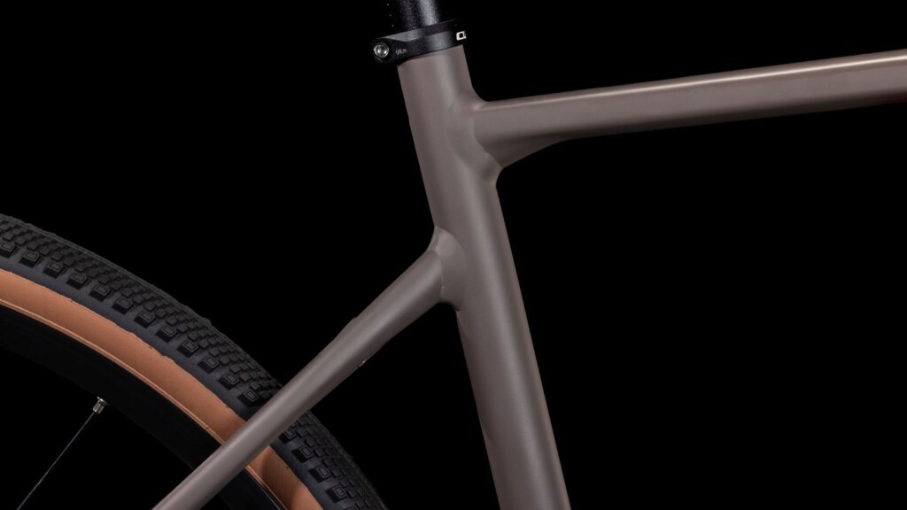 CUBE Nuroad ONE cedar'n'black 2025 (4)