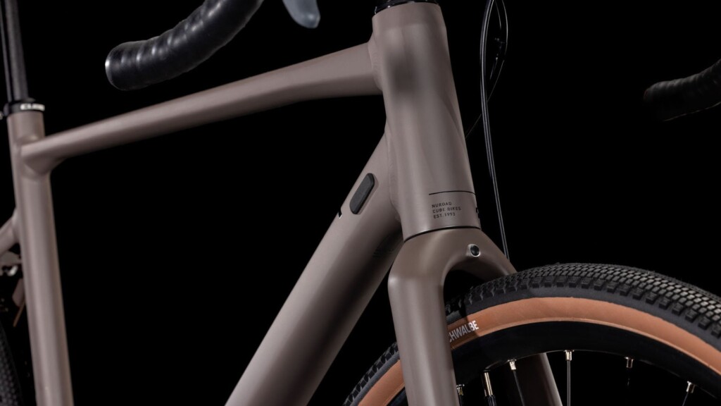 CUBE Nuroad ONE cedar'n'black 2025 (5)