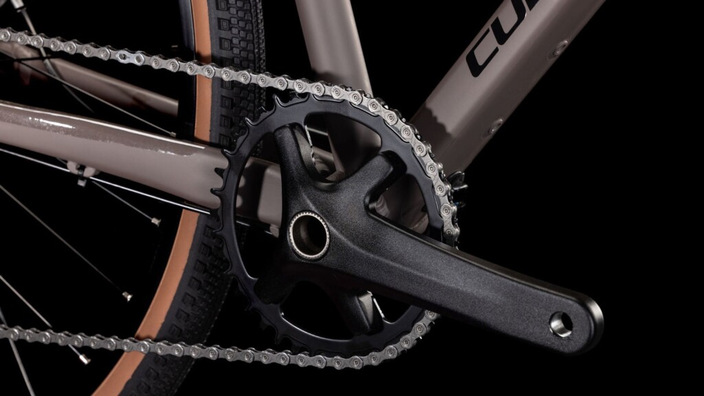 CUBE Nuroad ONE cedar'n'black 2025 (6)