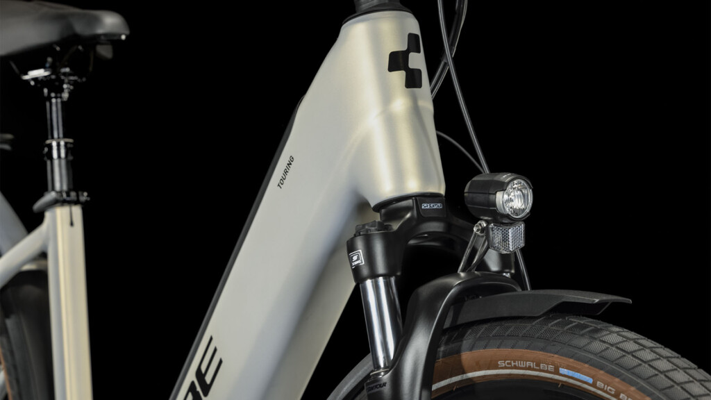 CUBE TOURING HYBRID PRO 625 pearlysilver easy e (4)