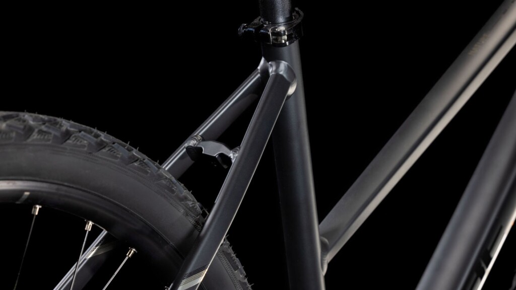 CUBE NATURE ONE black´n´black Trapeze női (5)