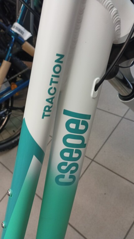 Csepel Traction 200 női trekking matt fehér (1)