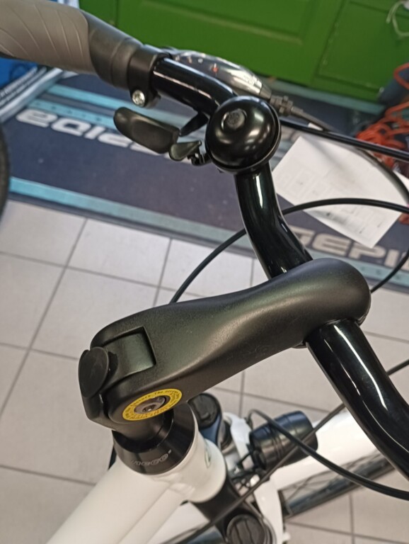 Csepel Traction 200 női trekking matt fehér (5)