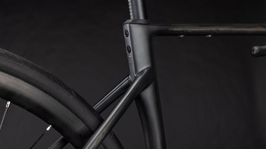 CUBE ATTAIN C62 RACE blackline 2026 (3)
